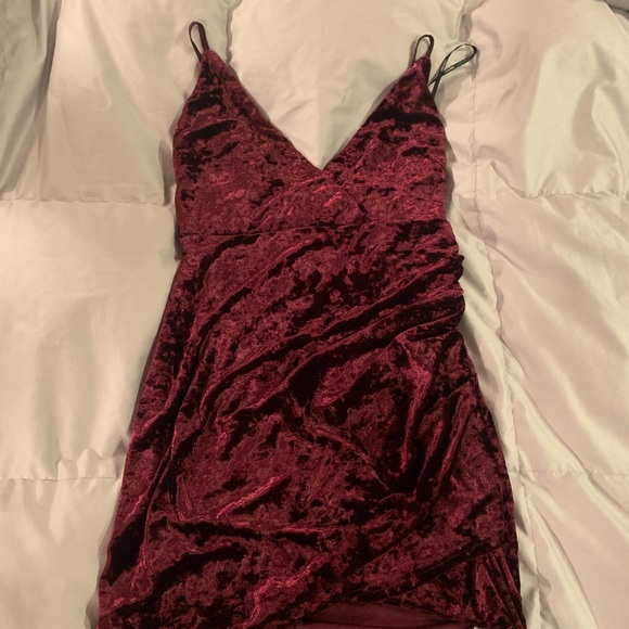 Forever 21 Maroon Crushed velvet dress - Picture 1 of 3